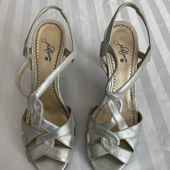 Woman’s Vintage Platinum BP silver shoes size 8 - Picture 2 of 6